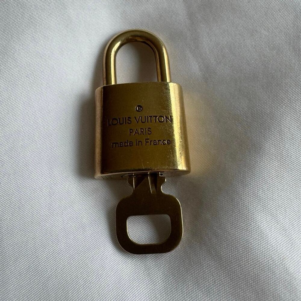 Rare Louis Vuitton Lock & Key Gold 333 Angel Number - Picture 4 of 11